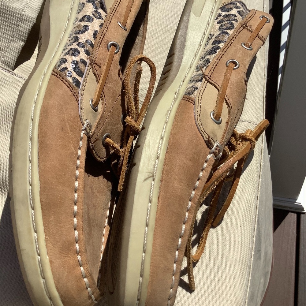 Maui Island leopard trim deck shoe